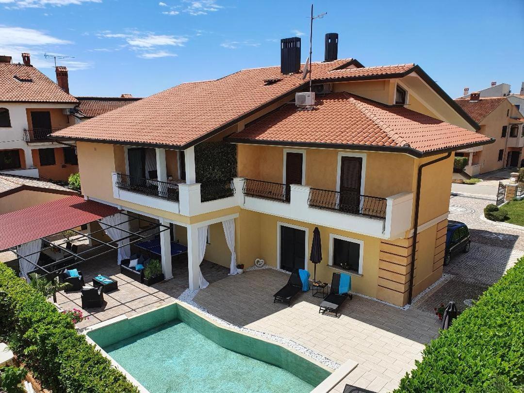 Apartmens Alenka โรวีน ภายนอก รูปภาพ